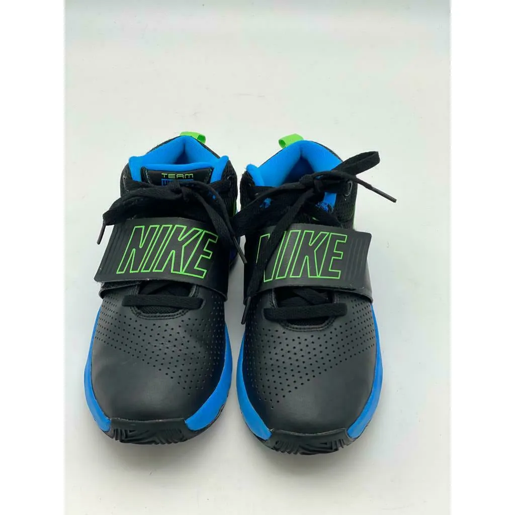 Kids Nike Team Hustle D8 Court Shoe Black/blue/green Size 5.5Y