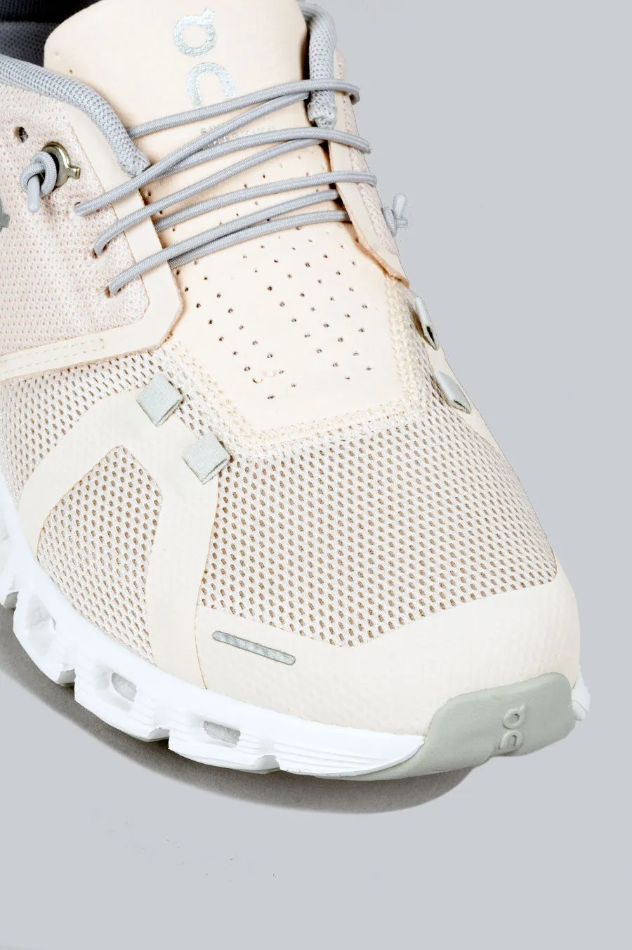 ON FOOTWEAR CLOUD 5 WOMEN'S SHELL WHITE