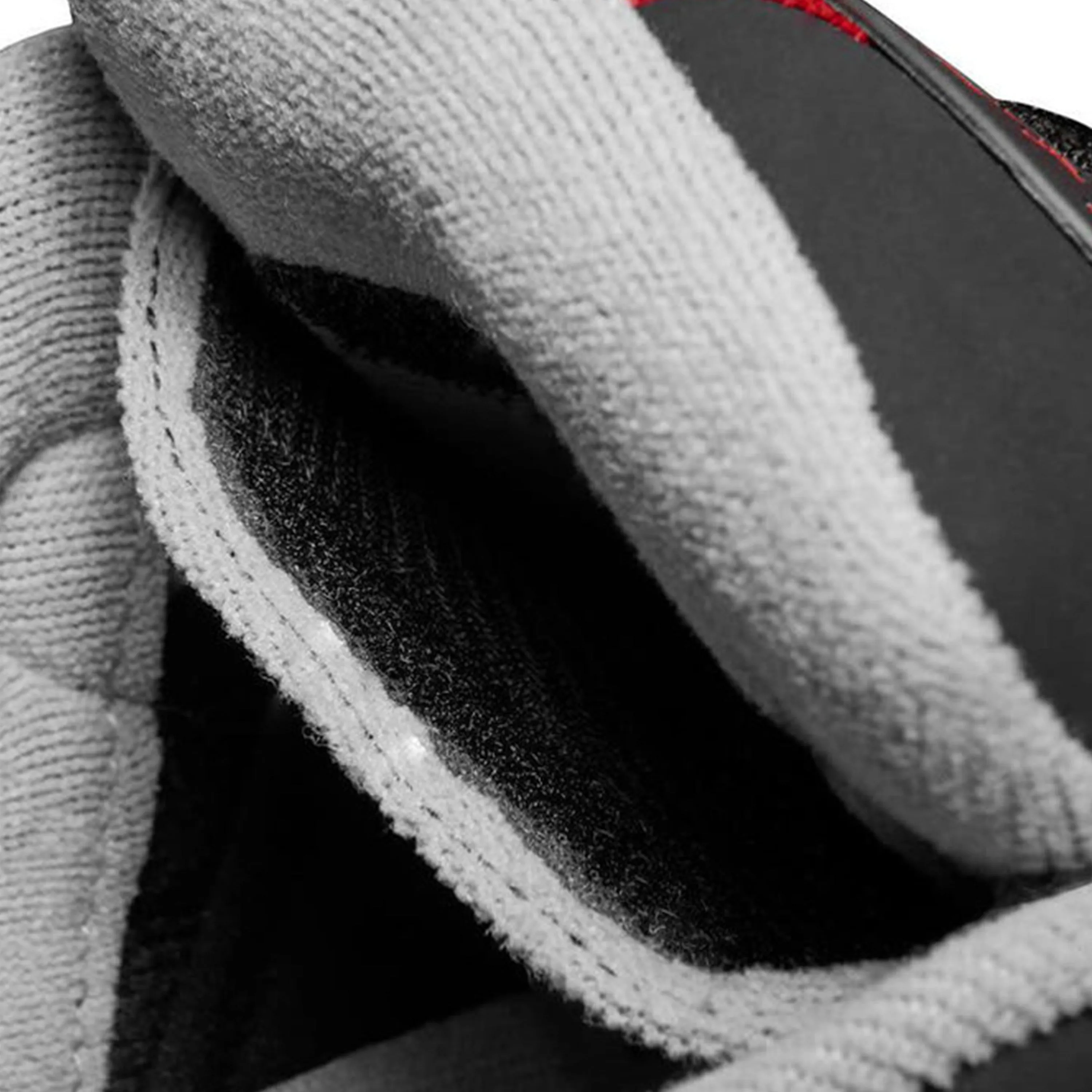 ÉS THE MUSKA BLACK / RED