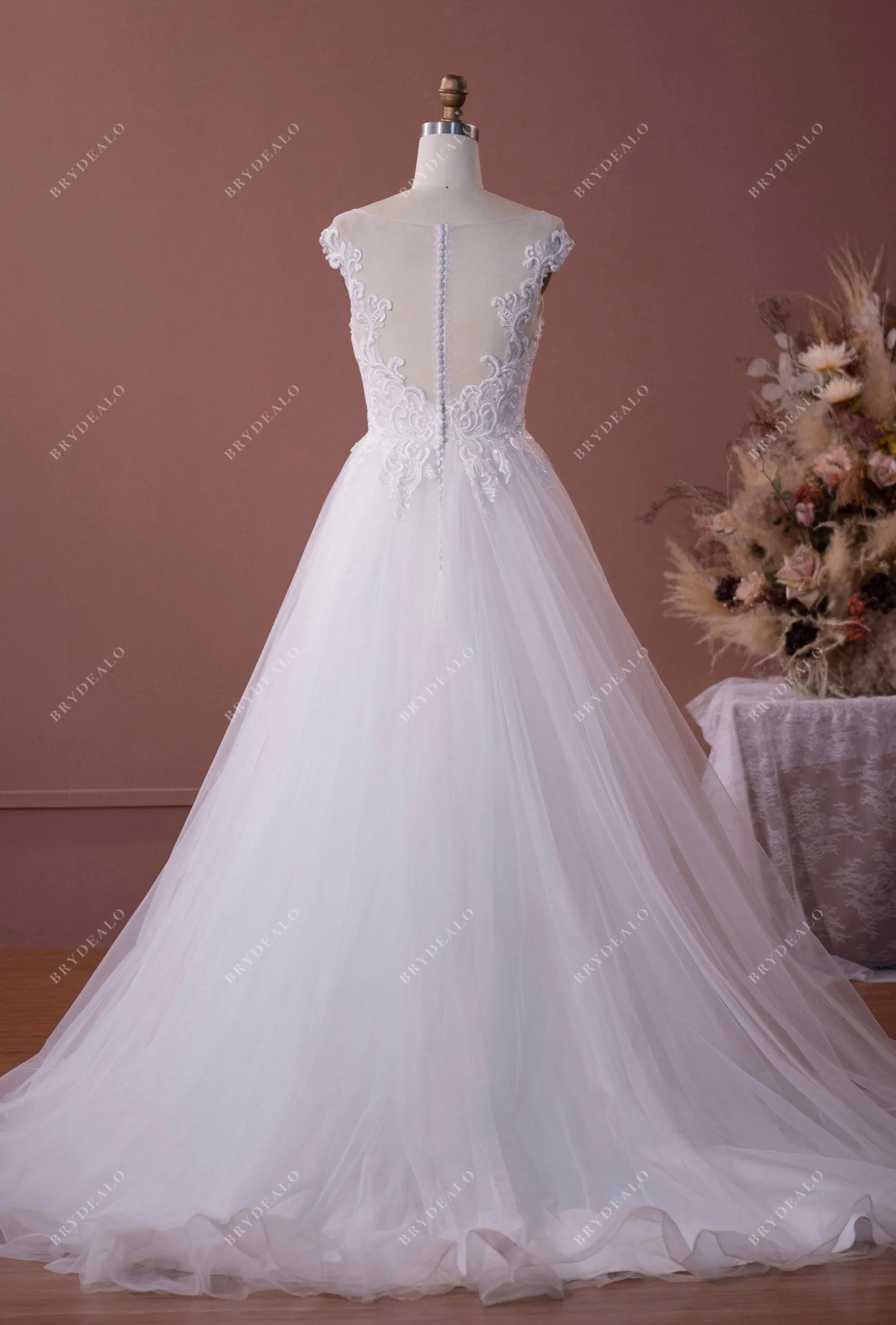 Stylish Illusion Neck Cap Sleeve Lace Tulle A-line Garden Wedding Dress