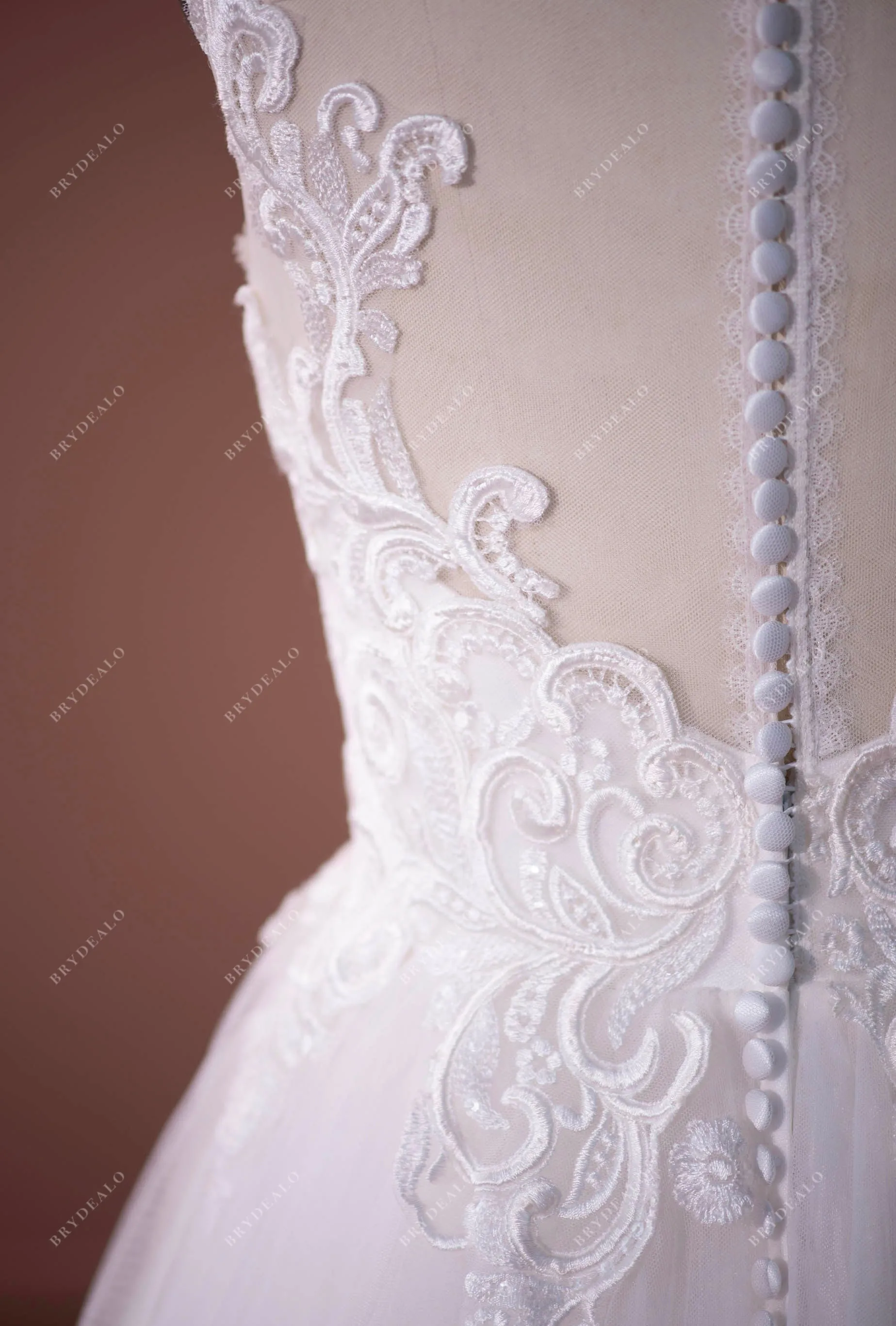 Stylish Illusion Neck Cap Sleeve Lace Tulle A-line Garden Wedding Dress