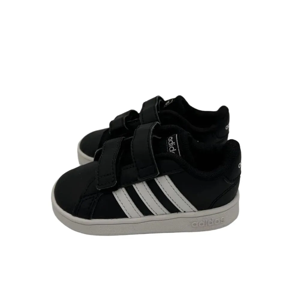 Velcro Sneakers / White Stripes